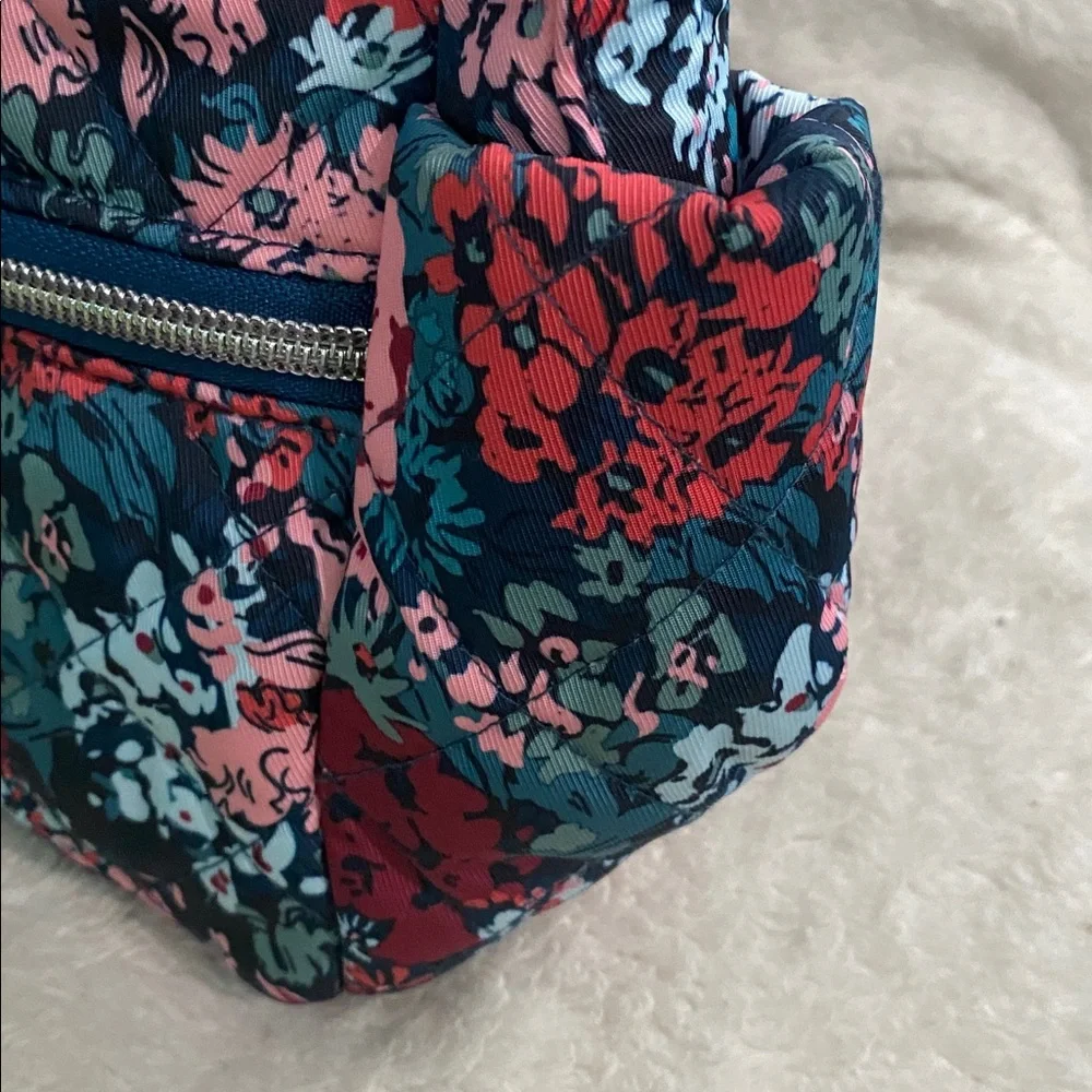 🆕Vera Bradley Triple Zip Shoulder Bag, Cabbage Rose Cabernet - Picture 4 of 9